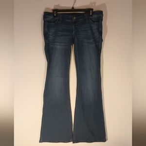 Kancan Maternity low rise distressed stretch flare jeans size 11/29 Estilo dark